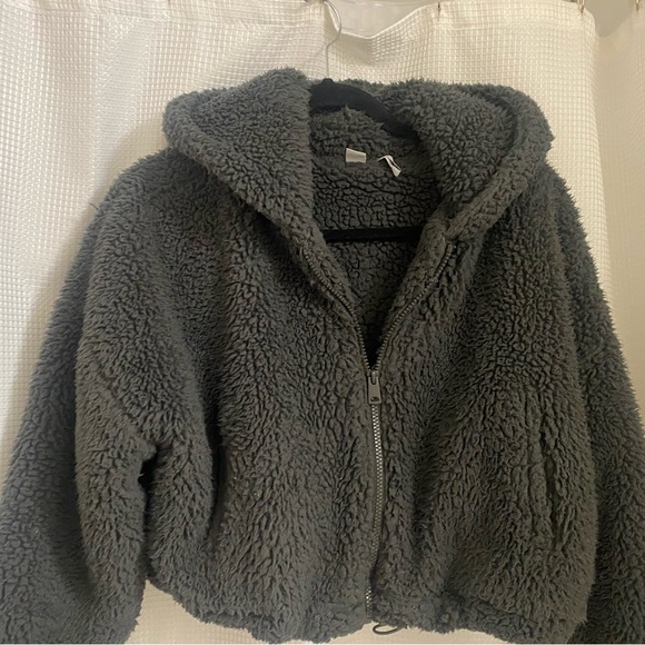 Faux fur zippered cropped jacket - Picture 4 of 8